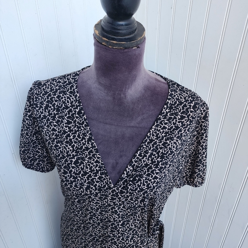 MICHAEL Michael Kors Black Beige Print Tie Faux Wrap Dress Ruffle Short Sleeve L - Picture 3 of 13